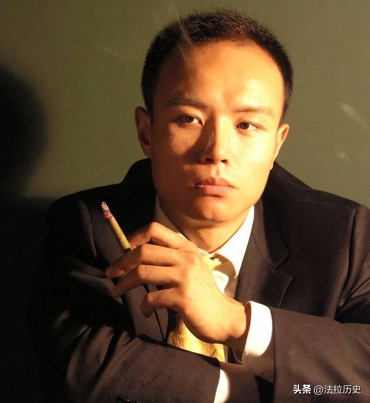 乐嘉喝天价矿泉水,乐嘉沦落街头卖矿泉水