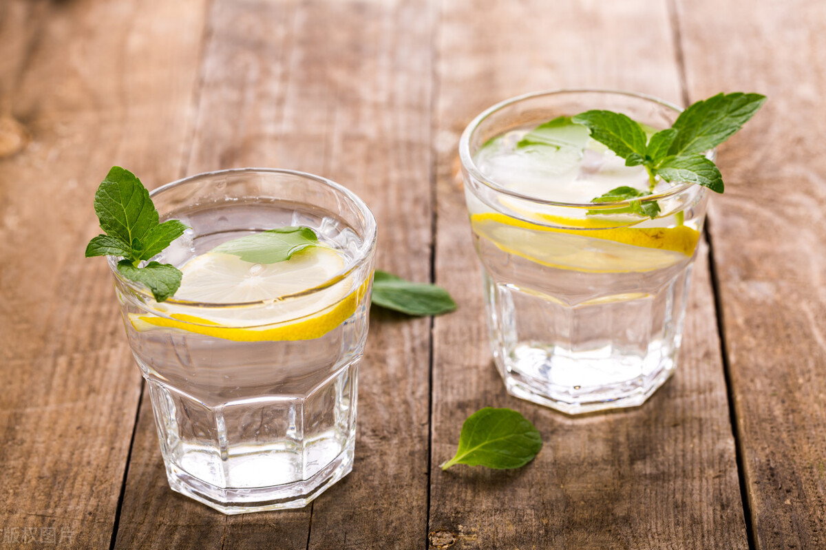 女生脸上出油解决小妙招,脸上出油怎么解决最快最有效