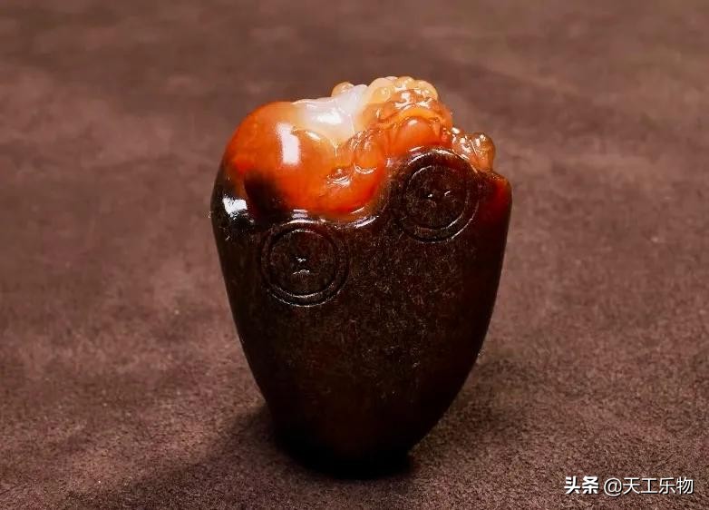 什么样的红皮白肉籽料只卖1000块,红皮籽料和黄沁皮籽料的区别