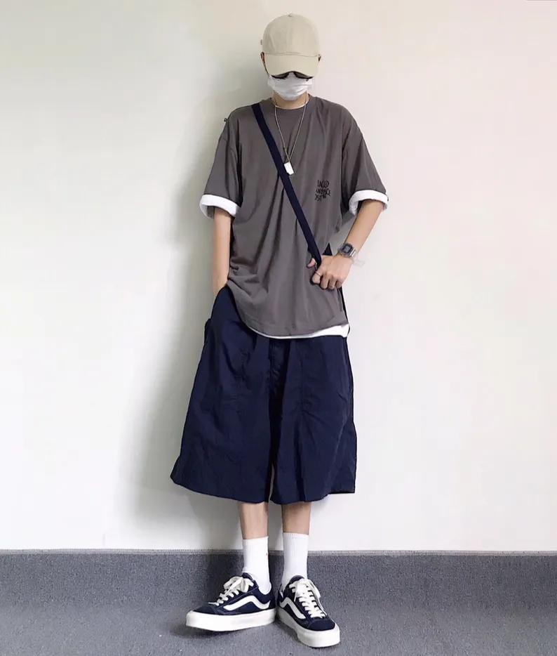 经典vans穿搭中帮,黑白vans经典款过不过时