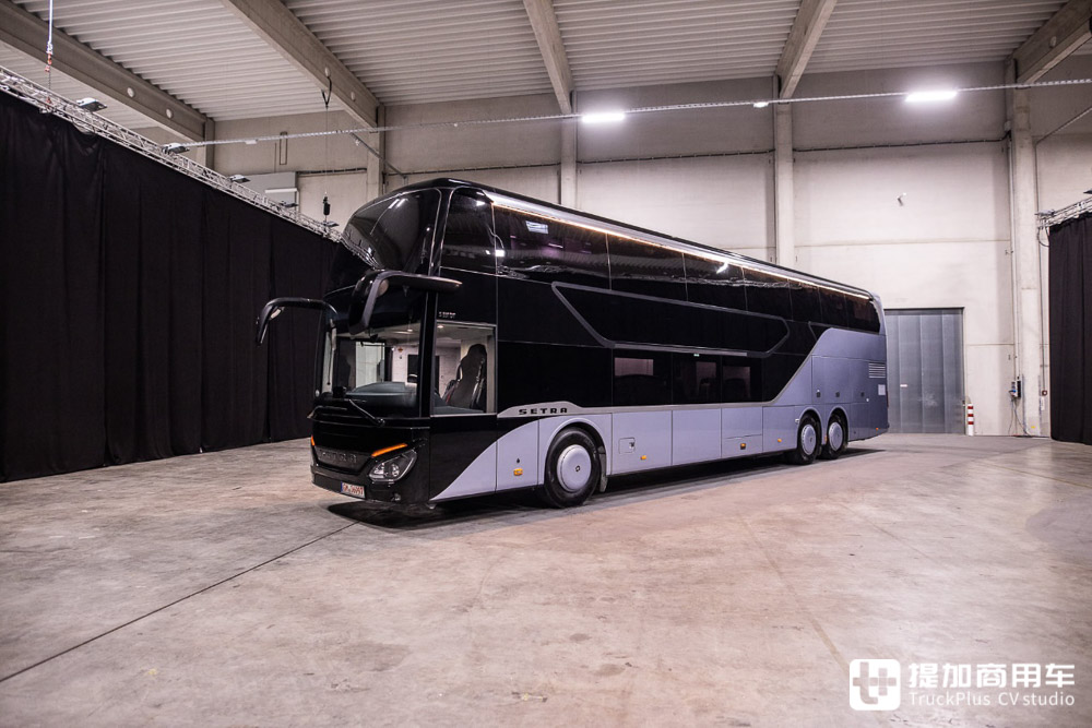 双层巴士房车改装图,可升顶的双层巴士房车