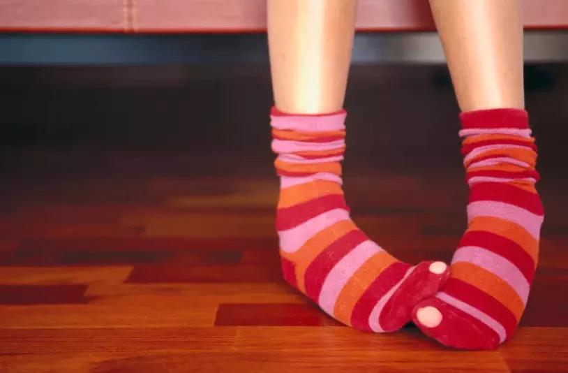 冬天天气冷手脚冰凉是怎么回事,天气越来越冷到了手脚冰凉的时候