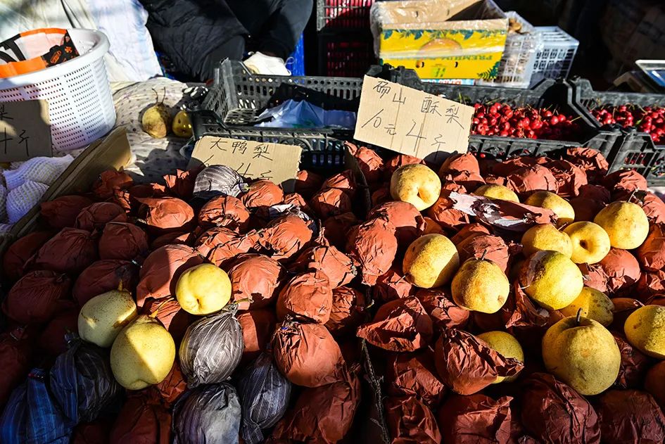 西山脚下的早市,闲逛最具人间烟火气的早市