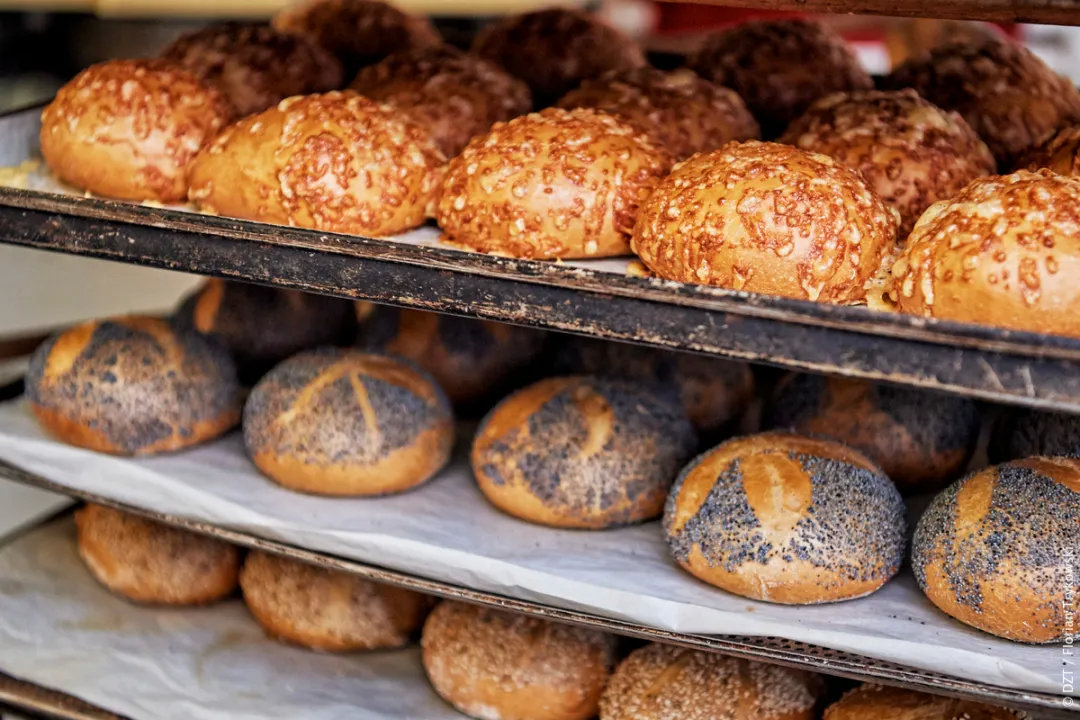 德国面包那么硬怎么吃,德国面包为什么吃不完