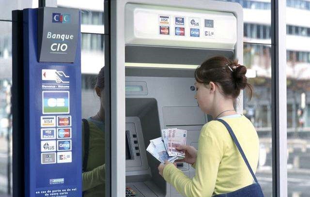 银行取款一万吐两万是真的吗,银行取一万吐两万是段子还是真事