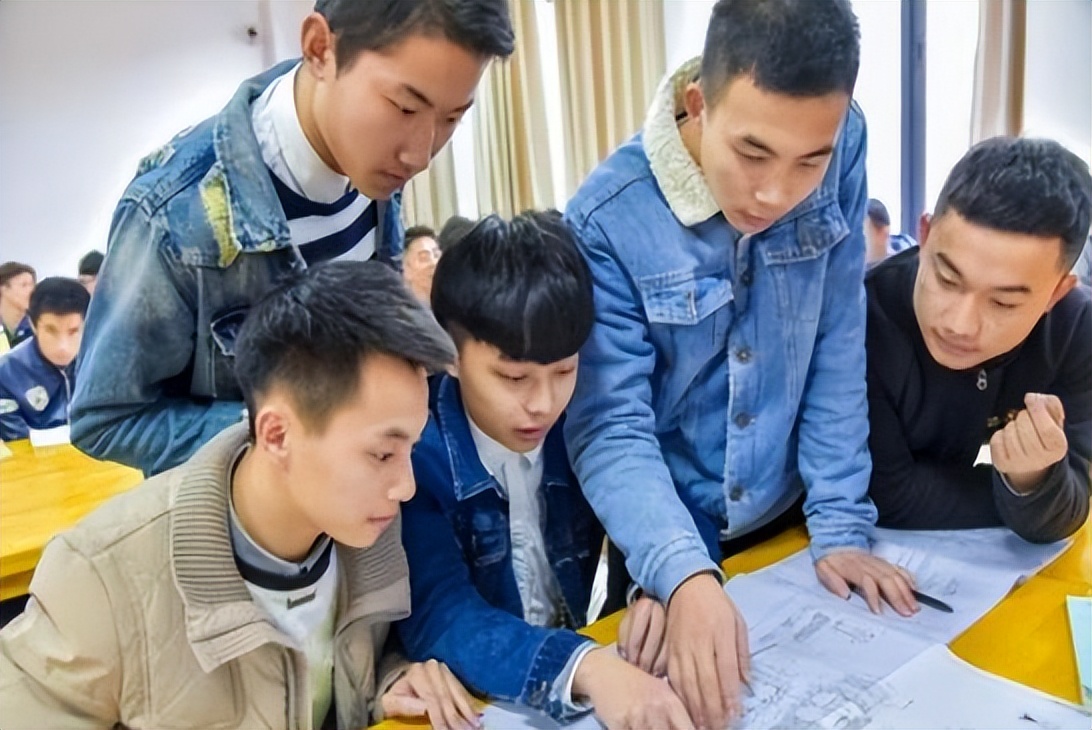 本科院校的专科专业是高职吗,专科院校与本科的专科专业的区别