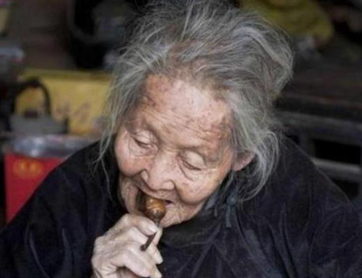 老人突然去世39万元存款难取出,八十多岁老人去世留下两麻袋现金