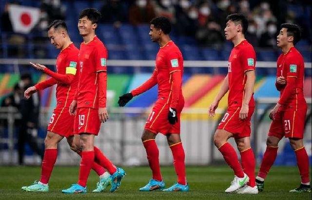 陈戌源决定动手了！晚上8点，足协降薪令已发布，国足这次麻烦了