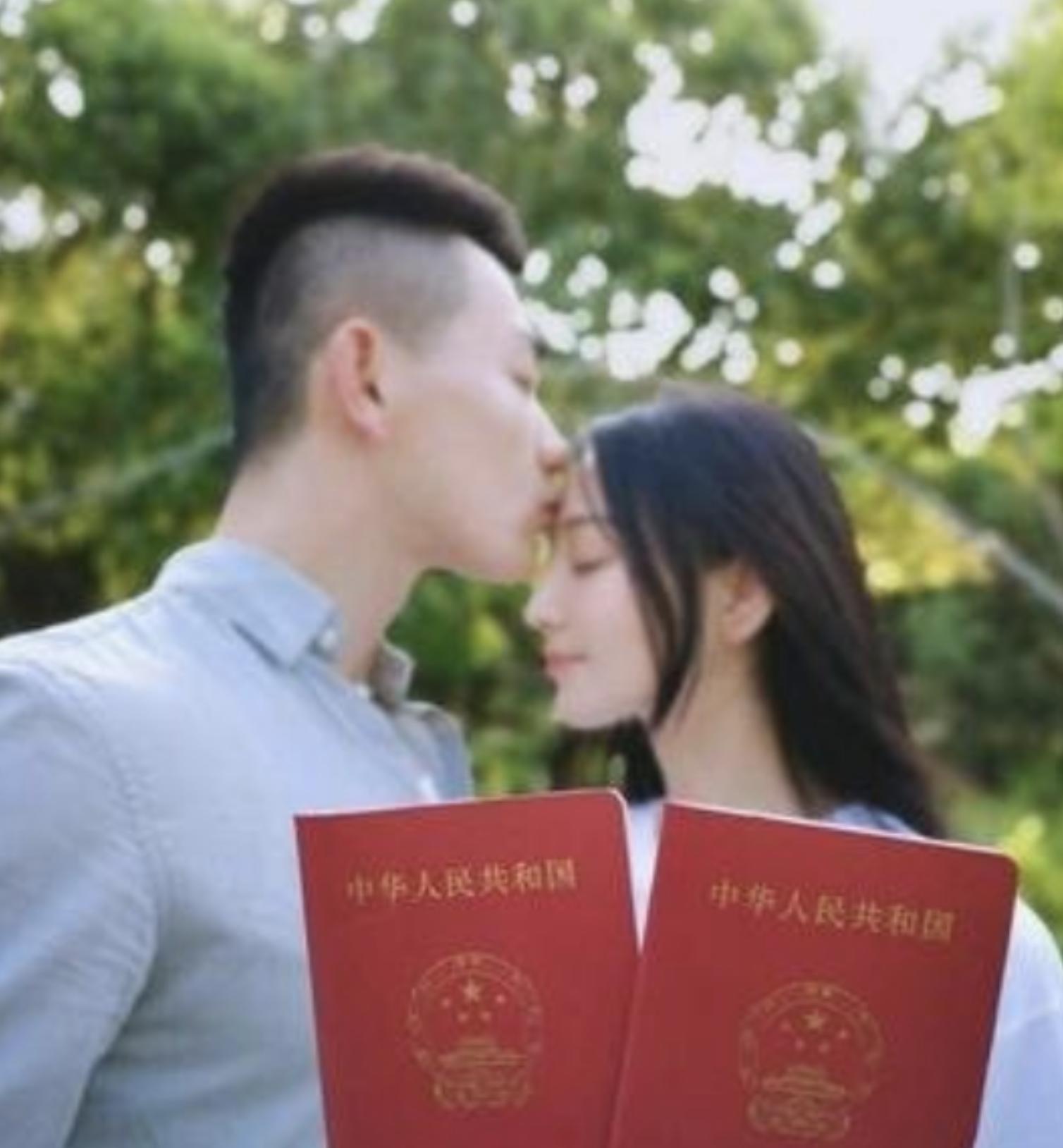 张馨予和何捷真的幸福吗,张馨予老公何捷的收入