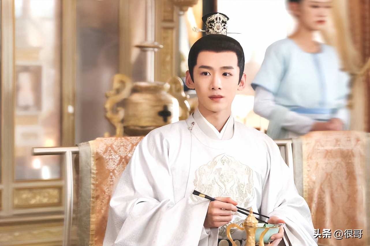 田曦薇凭借《卿卿日常》出圈,不仅七天涨粉45万,演技也备受好评