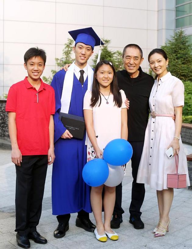 娱乐圈父女恋靠谱吗？张纪中护妻，张艺谋交罚款，钢琴家81岁当爸