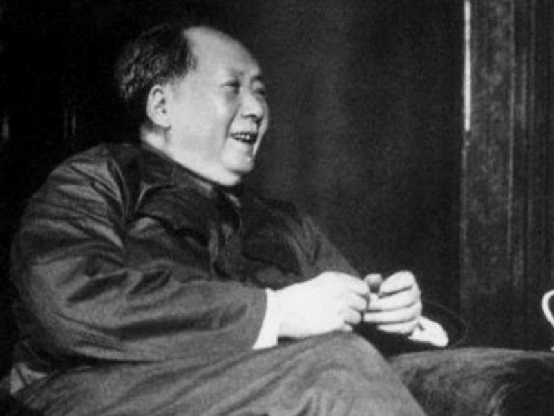 1964年，一妇女主动接近主席遭警卫阻拦，周总理连忙制止