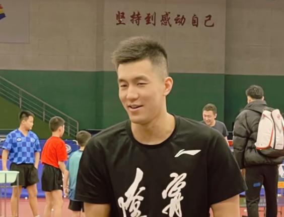 郭艾伦游三亚,郭艾伦抵达三亚