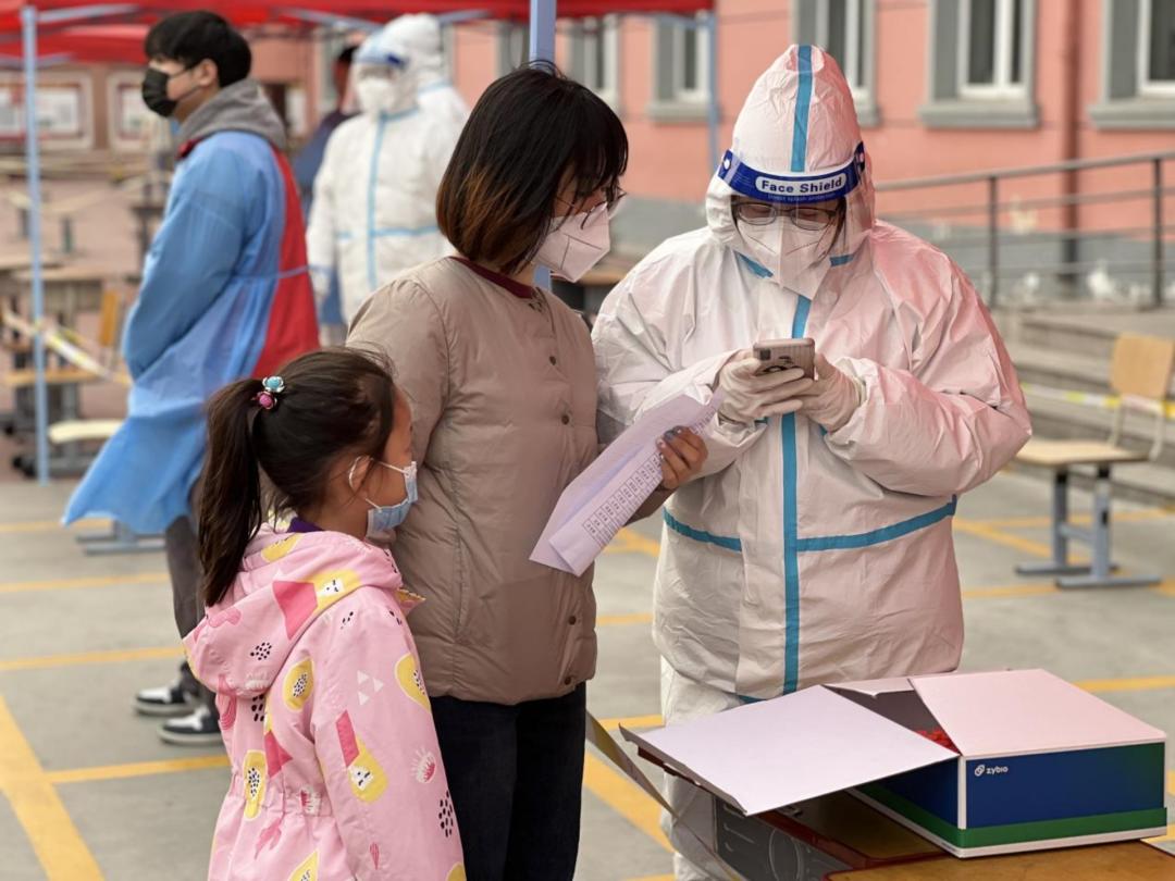 街道顺利开展核酸检测工作,高效有序街道开展全员核酸检测