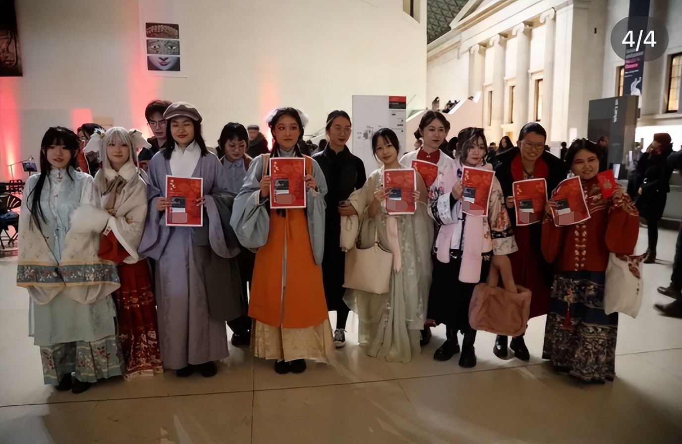 韩国女团成员庆祝中国年，被骂后无奈删除，网友：吃了有文化的亏