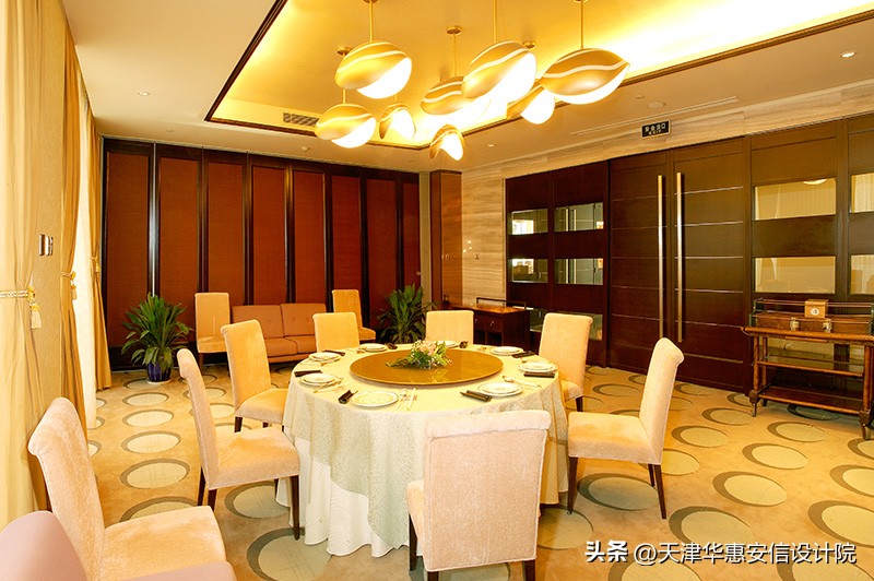 天津水晶宫饭店有限公司,天津水晶宫饭店雕像