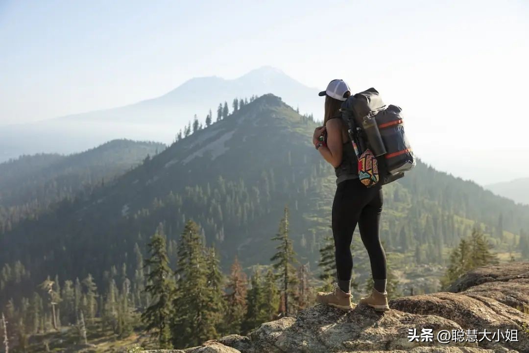 擦边、暴露、不雅，为什么女性的身体总是战场？