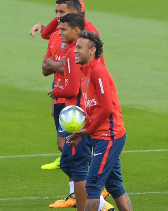 c罗与名模伊莲娜金童玉女的爱情,c罗前任伊莲娜看世界杯