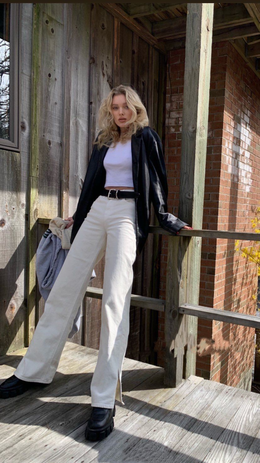 没想到简简单单的上衣这么有气质,没想到穿小黑裙气质还真不错