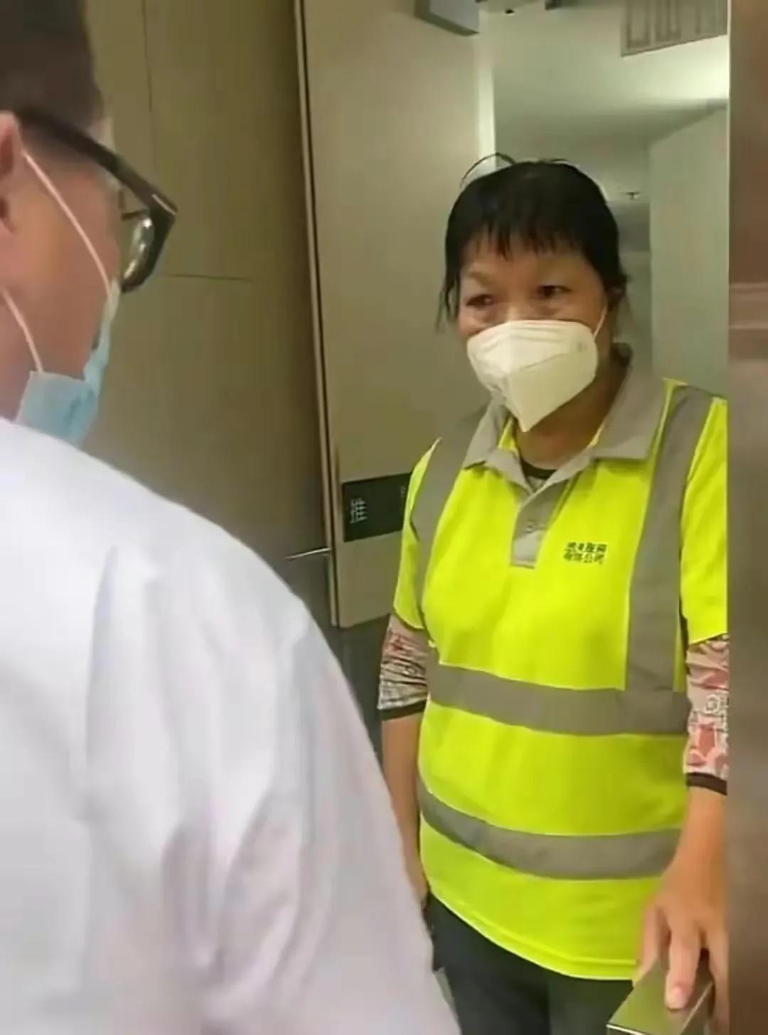香港街头清洁阿姨被骂,香港环卫工人辱骂游客爆料视频
