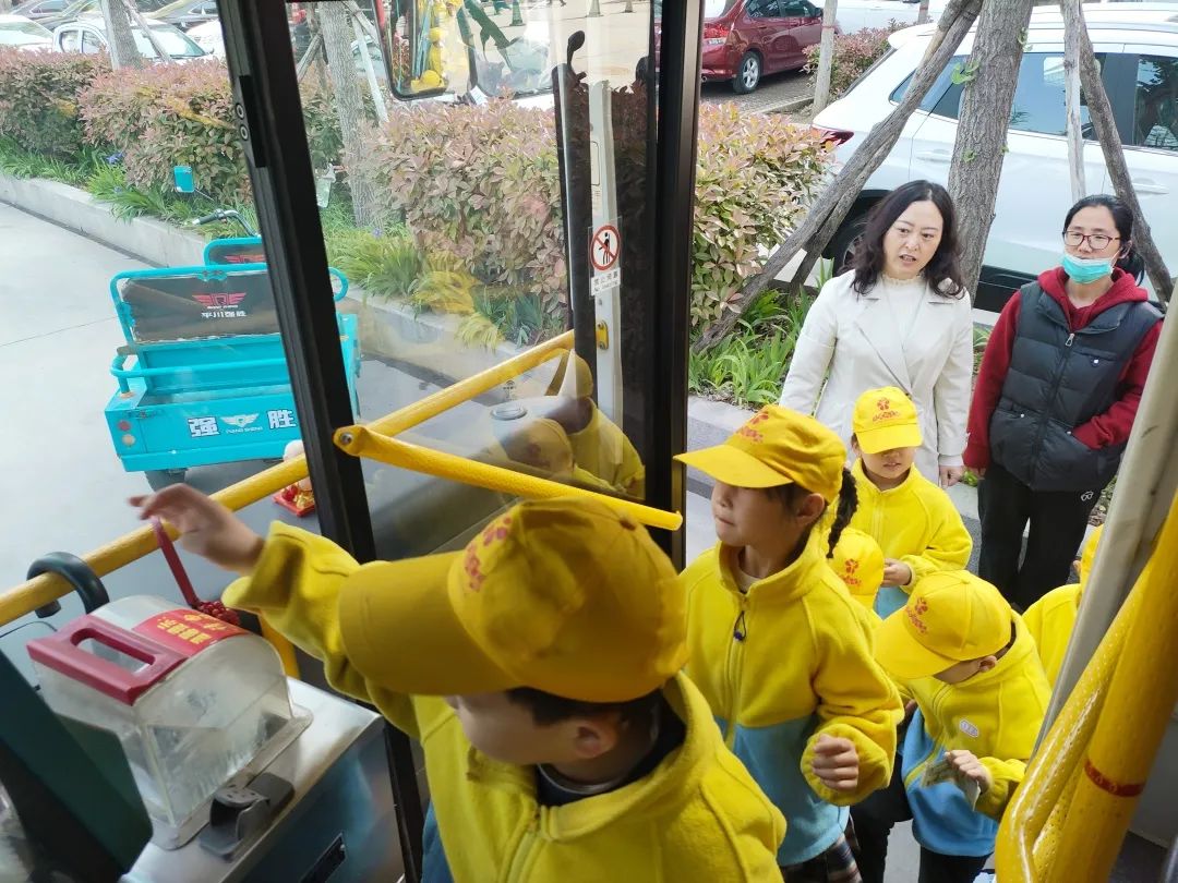 【垣曲县滨都幼儿园】滨都萌娃走进*防队消**致敬最美“火焰蓝”