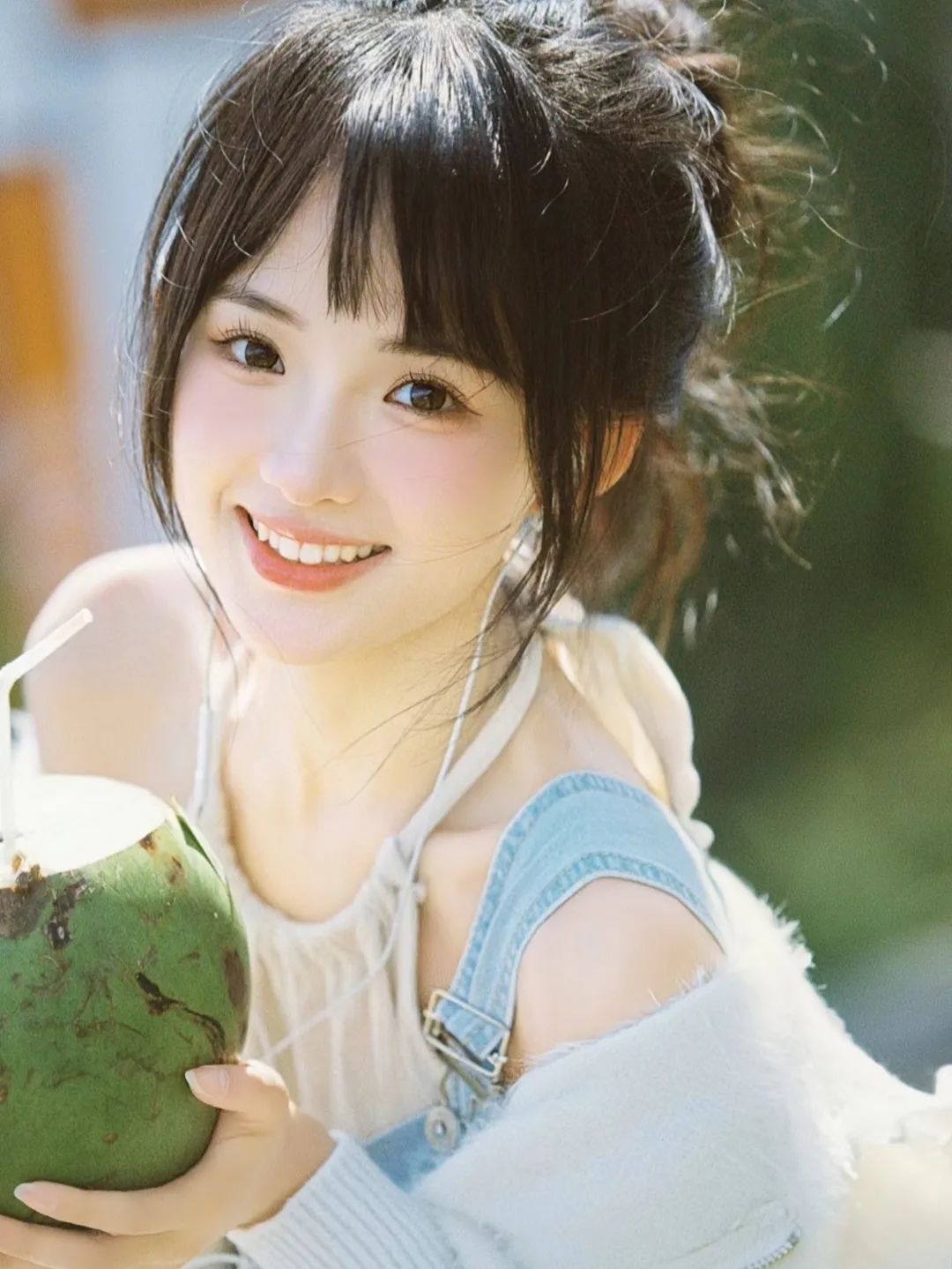 今年别再披头散发了三款减龄发型,既不显脸大又不披发的发型