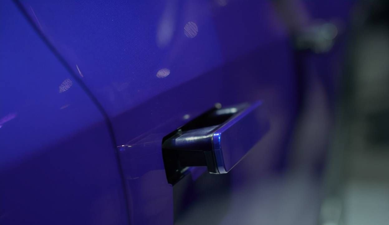 75吨水才能扑灭特斯拉，隐藏式门把手也是一大安全隐患？