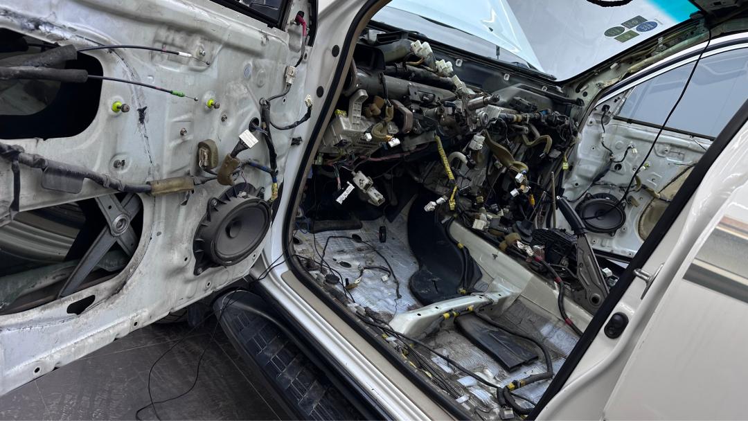 03年丰田霸道全车翻新多少钱,2004款丰田霸道拆车视频