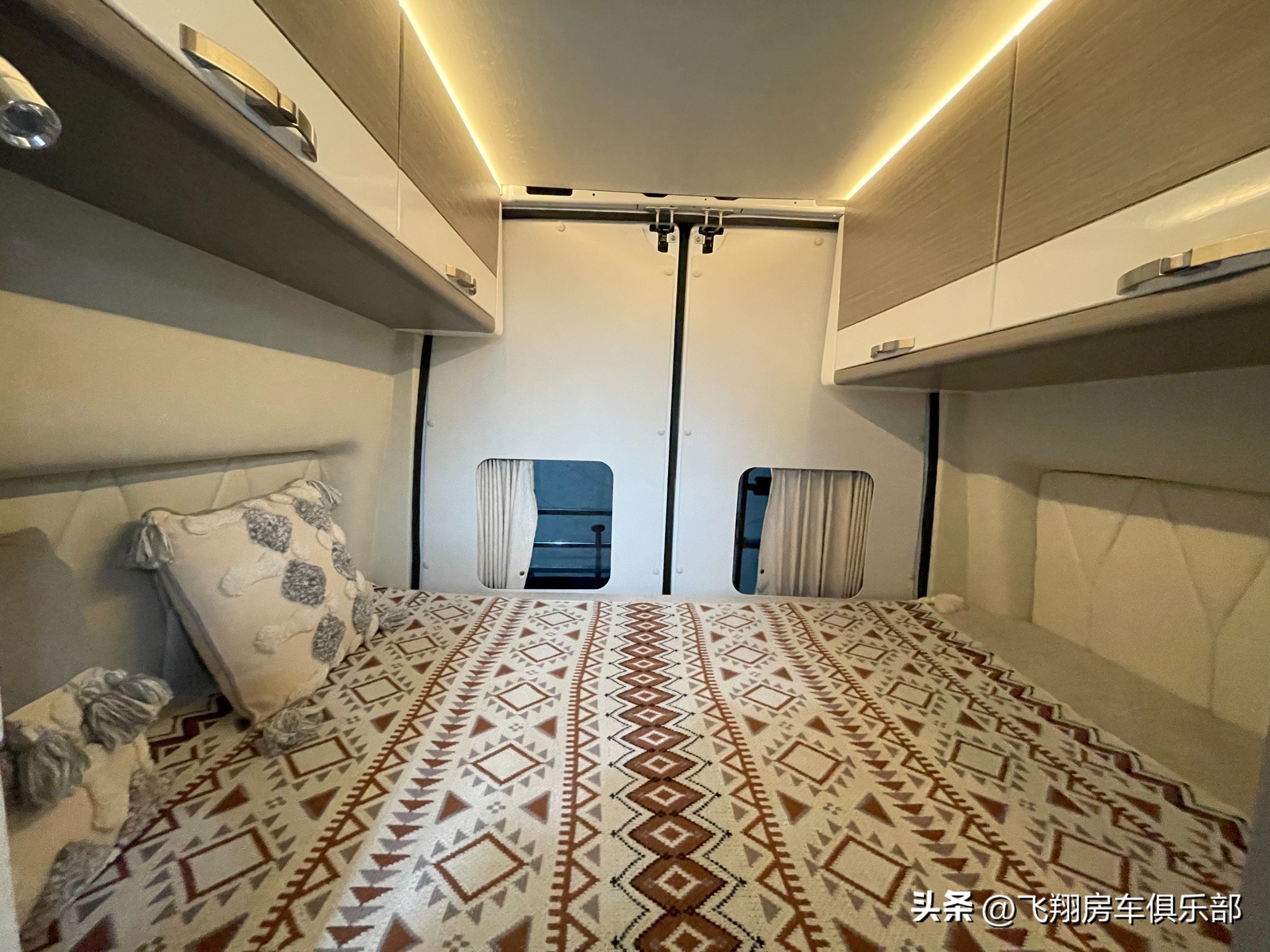 福特新世代六座短轴中顶优缺点,福特新世代短轴低顶用车感受