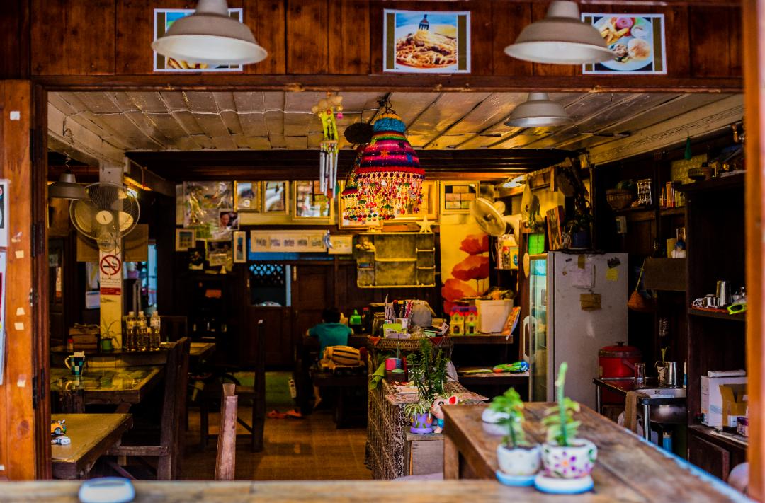 麦当劳招全职服务员要什么学历,麦当劳招聘十六岁以上的短期工吗