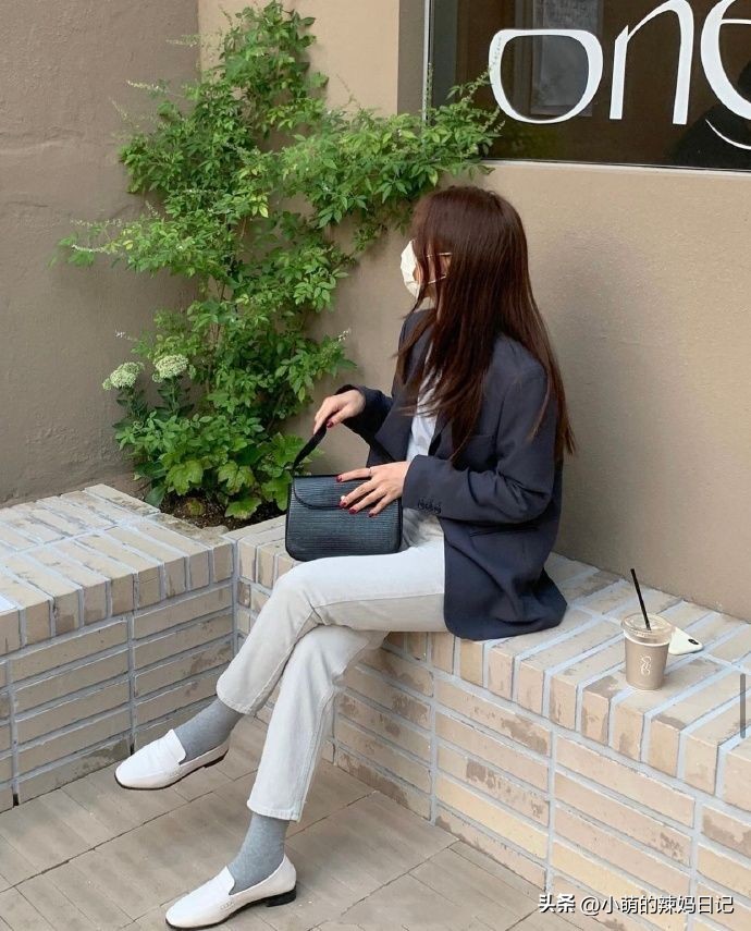 小个子穿高帮厚底小白鞋好看吗,矮个子的鞋子显高显脚小白鞋