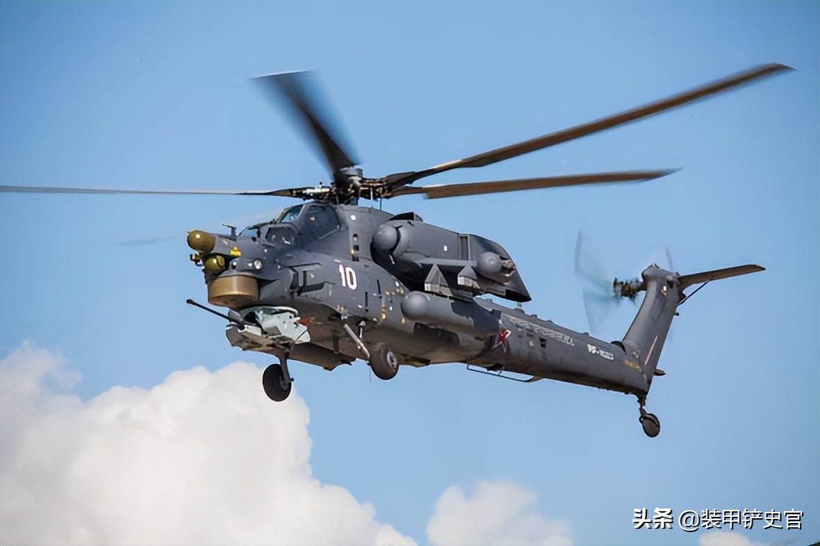 真牛人,好飞机!连扛18次攻击,迫降后拿枪作战最后全身而退