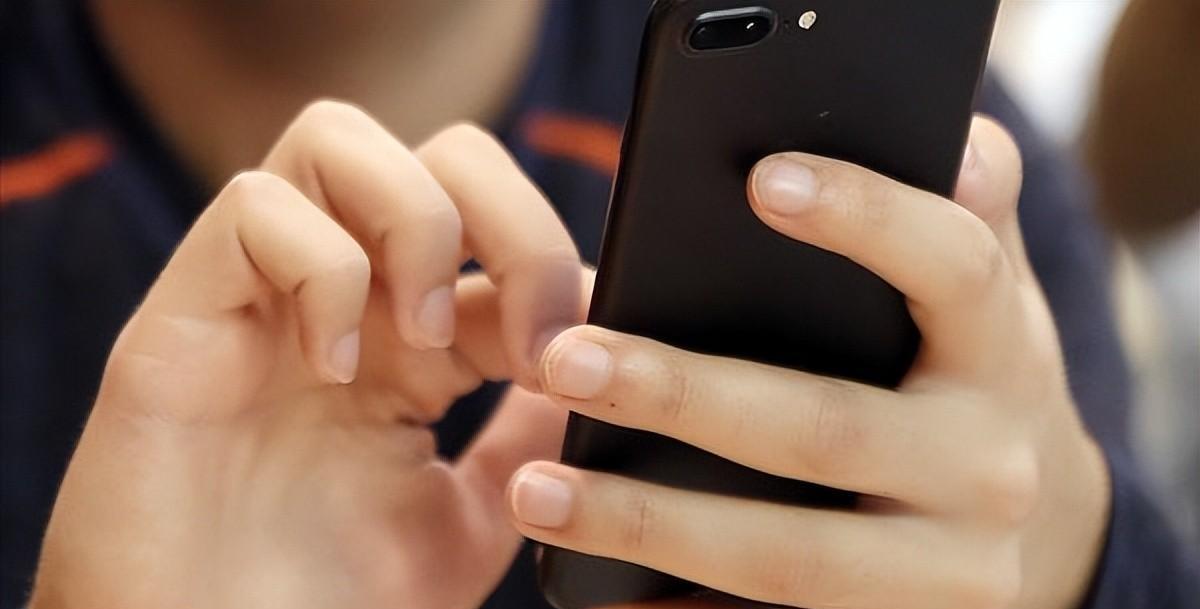 44岁大妈和46岁小伙网恋,46岁大妈和3个90后男子网恋