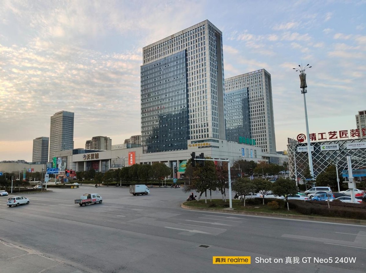 真我gtneo5官宣首发240w快充,真我gtneo5200w和240w充电测评