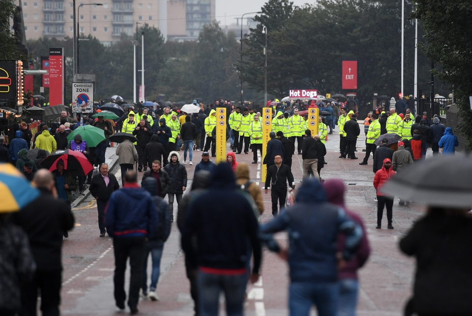 曼联老特拉福德氛围,曼联受到的批评