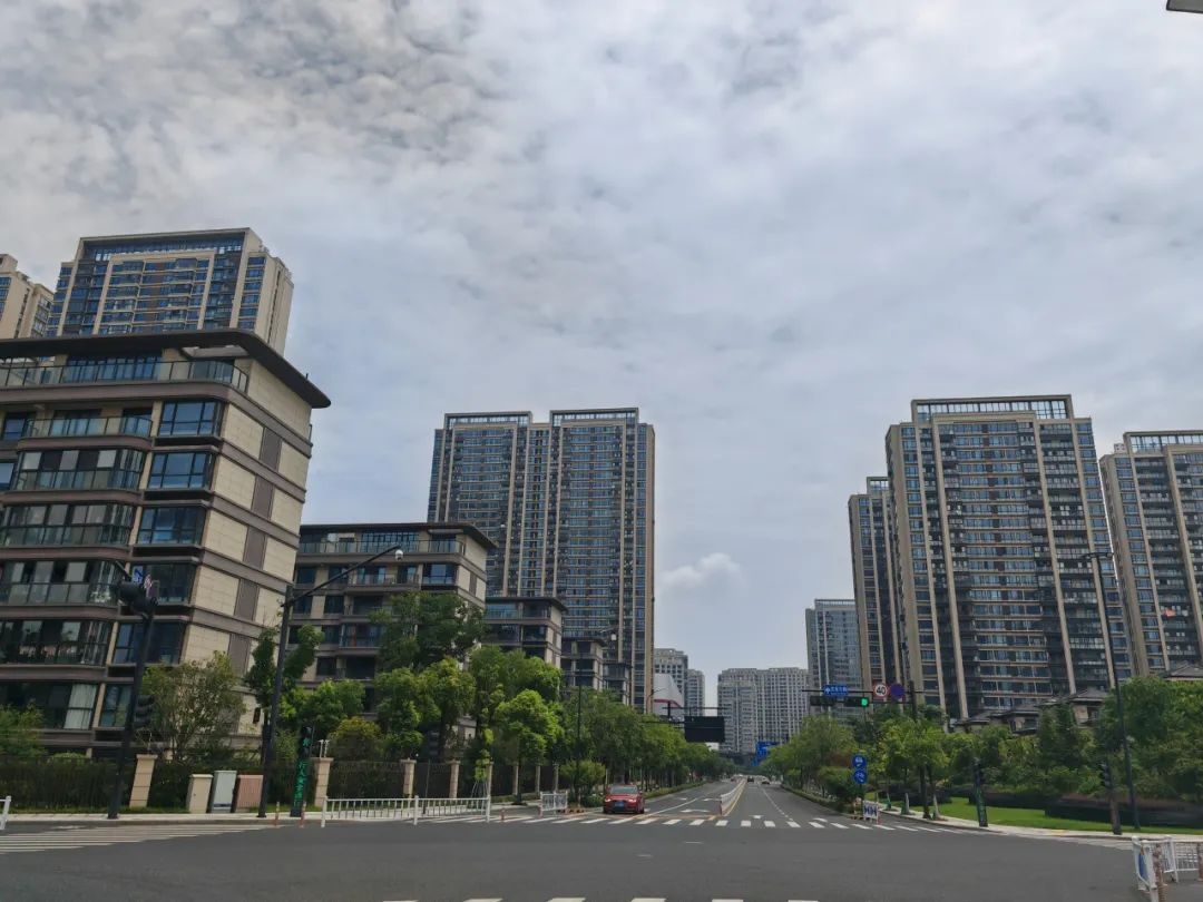 很多人抢一套房怎么办,一共200套房遭千人哄抢