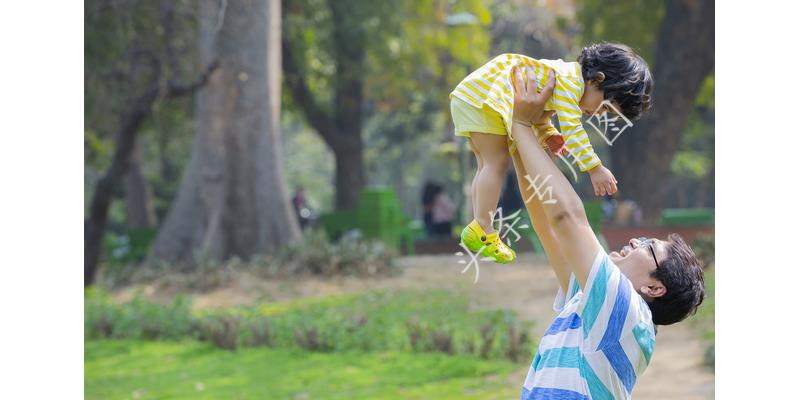 父母去医院没钱心里难受吗,家人住院自己也没钱简直崩溃