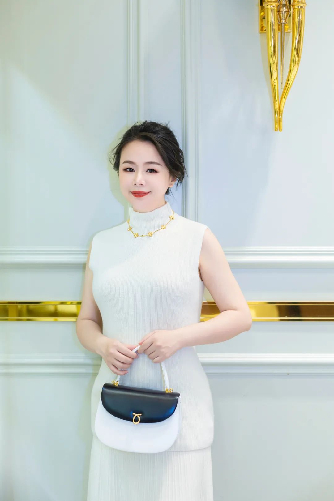 英国女王最喜欢的包包牌子,英国女王拿的包包价格