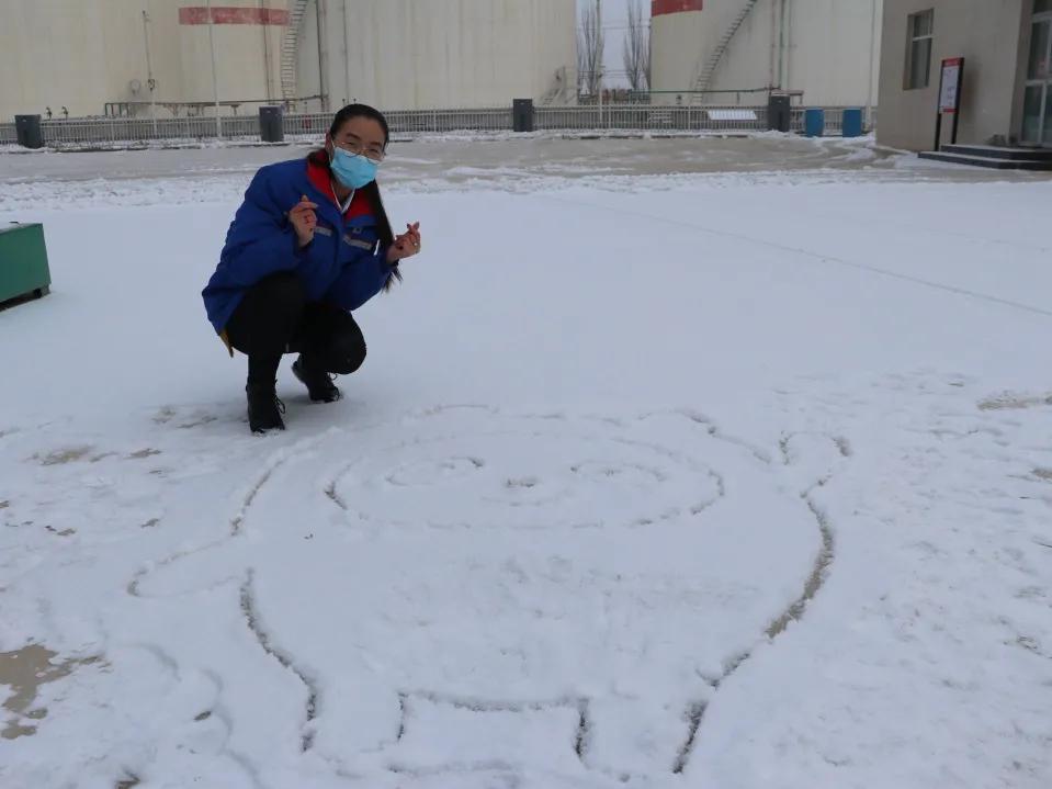 孩子拿着所有压岁钱都买不到“冰墩墩”，结果