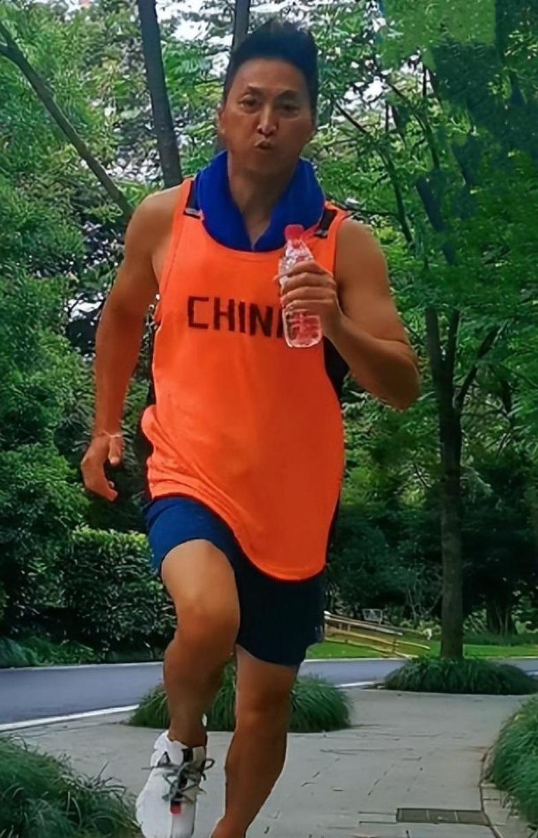 10位港星内地定居,10位定居内地的过气港星