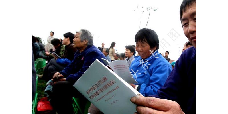 热心小伙半夜给邻居修水龙头,24岁小伙水龙头坏了