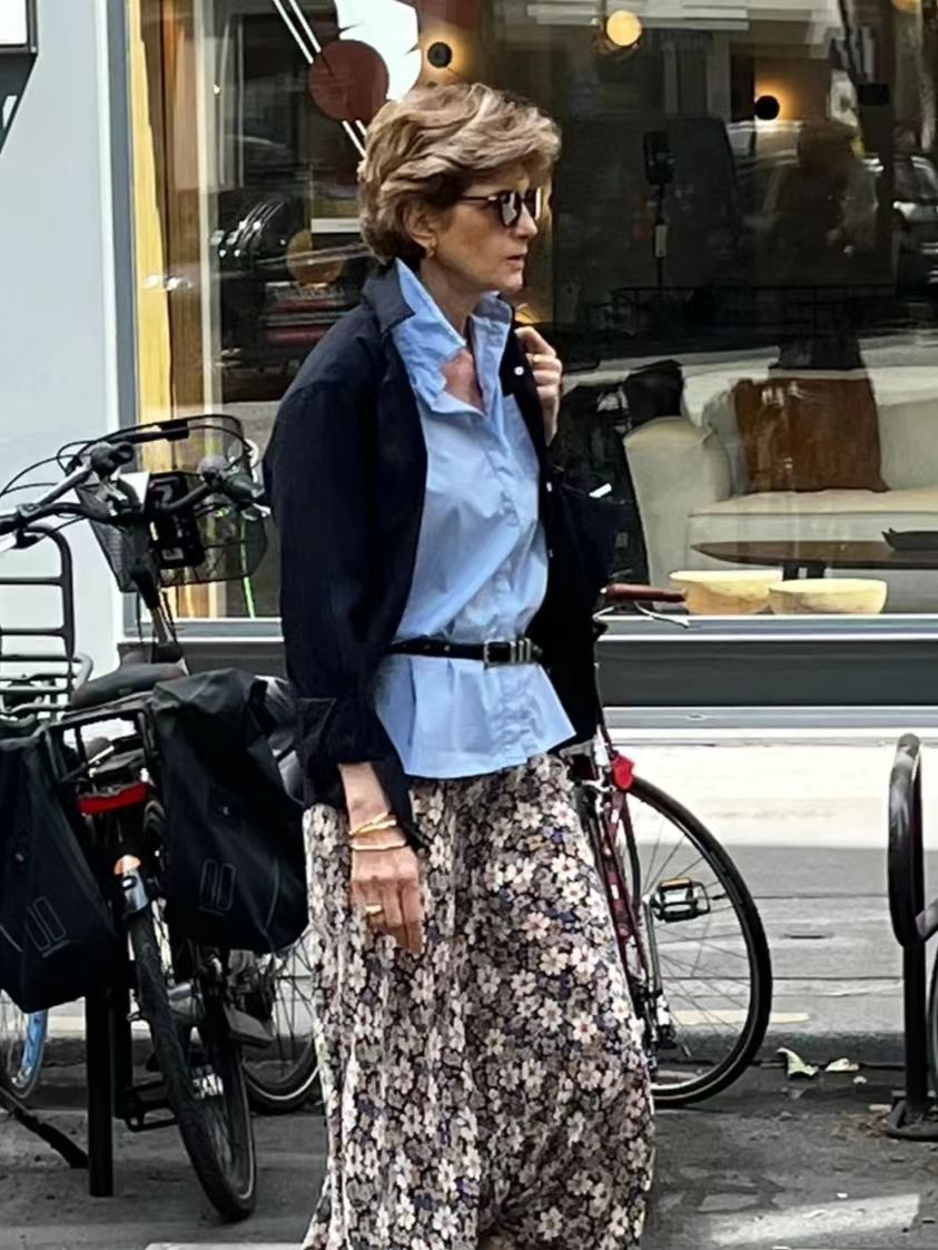 衬衫与卫衣的高级搭配,衬衣跟卫衣搭一起真的很好看