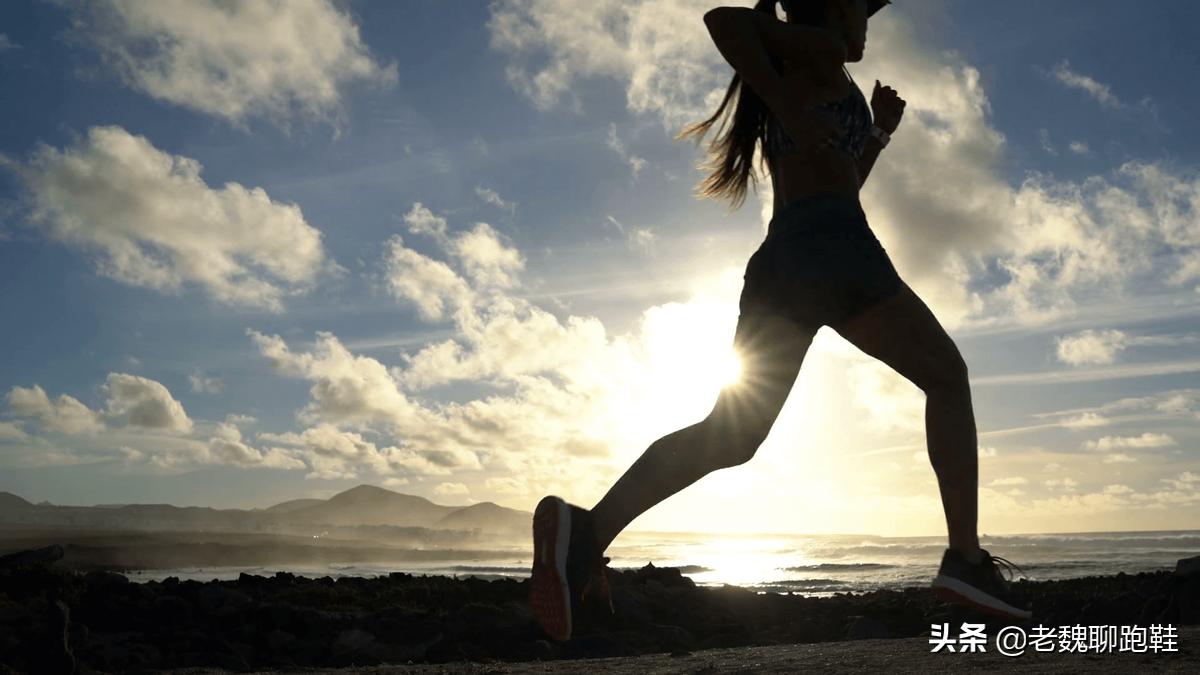 一年穿两双鞋,比较耐穿好看的慢跑鞋