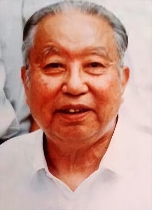 76年毛主席逝世，*东兴汪**看过悼词后提出一点意见，*国锋华**：我赞成