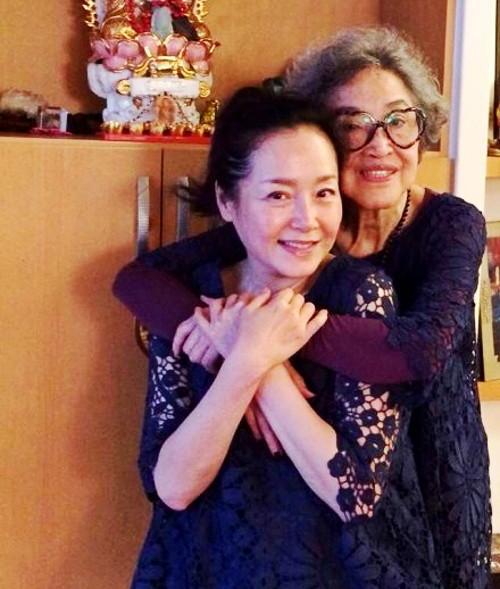 万梓良前妻恬妞与恬妮关系,恬妮和万梓良生有孩子吗