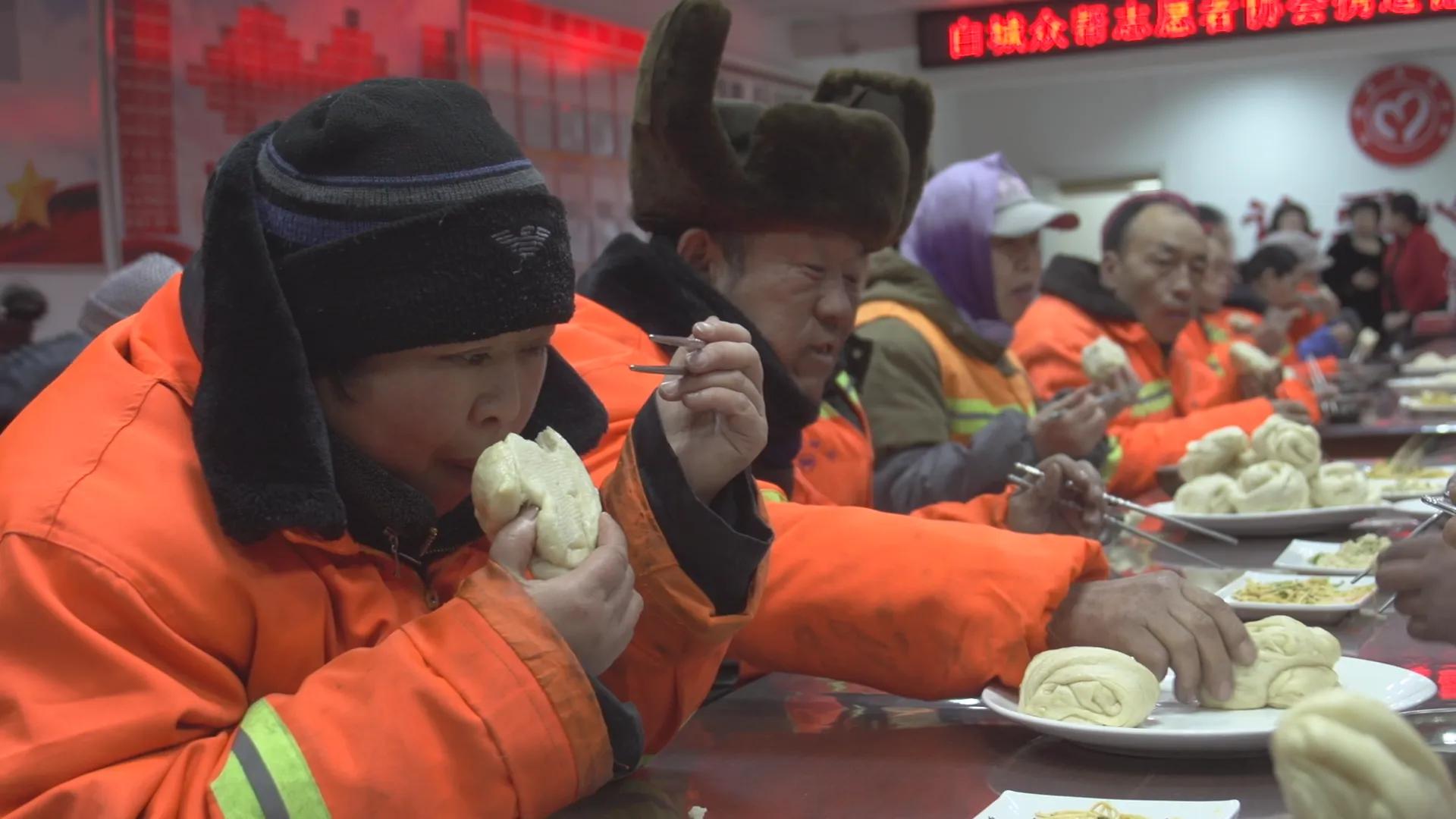 志愿服务助力打赢疫情防控阻击战,志愿服务筑起抗击疫情的万里长城