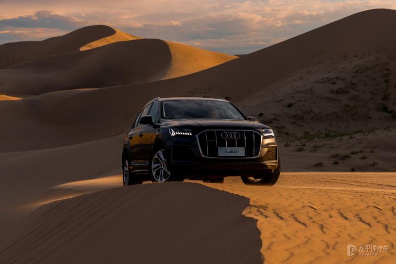 奥迪q8顶配最新款2023多少钱,奥迪rsq8顶配2023款冰雪运动