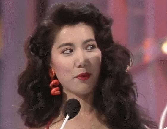 头发的长短稀疏决定衰老的速度,头发稀少又白让人一下子老了几岁