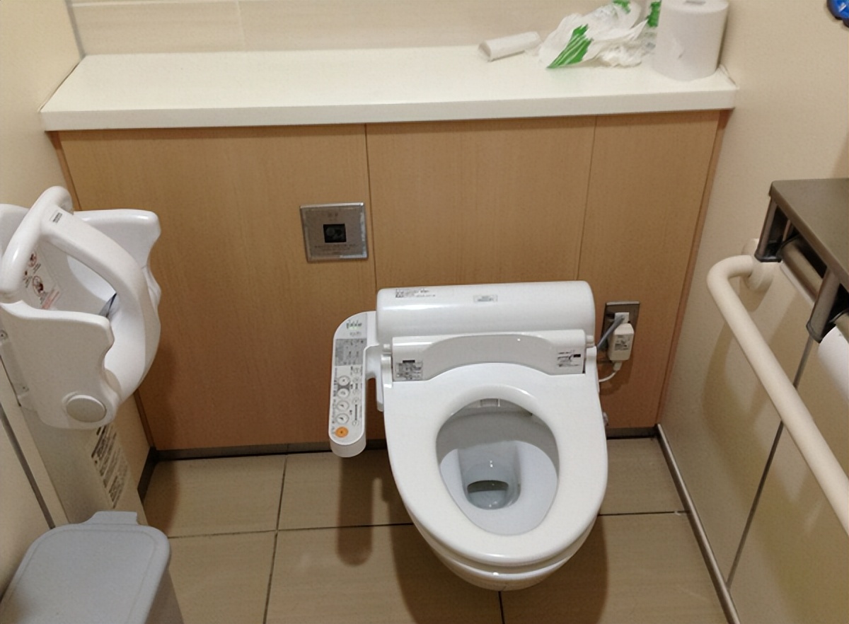 换了智能马桶盖,如何更换智能马桶盖的方法