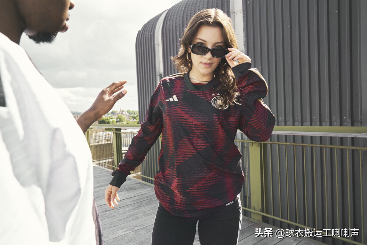 阿迪达斯世界杯球衣,阿迪达斯2022世界杯球衣德国